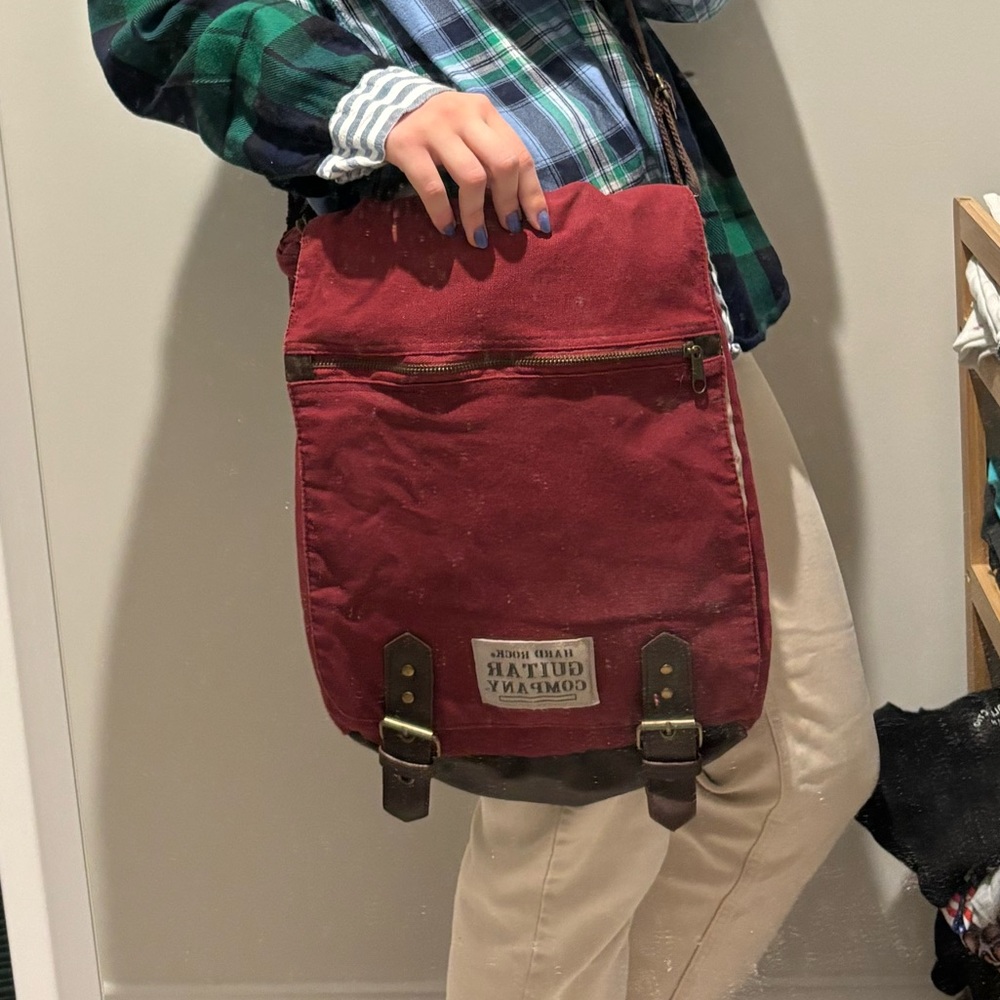 Hard rock messenger bag